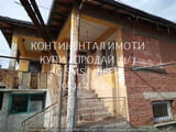 Код 63016. Двуетажна стара тухлена къща 160м2 с голям двор 1355м2. Квадратура по 76м2 на етаж, първи
