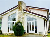 Код 63053. Двуетажна луксозна къща 200м2 с голям двор 2дка. Имотът е разположен в центъра на селото,